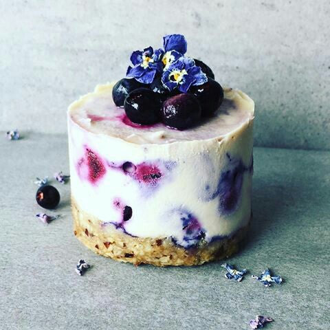 Raw Mini Cakes with Blackcurrants