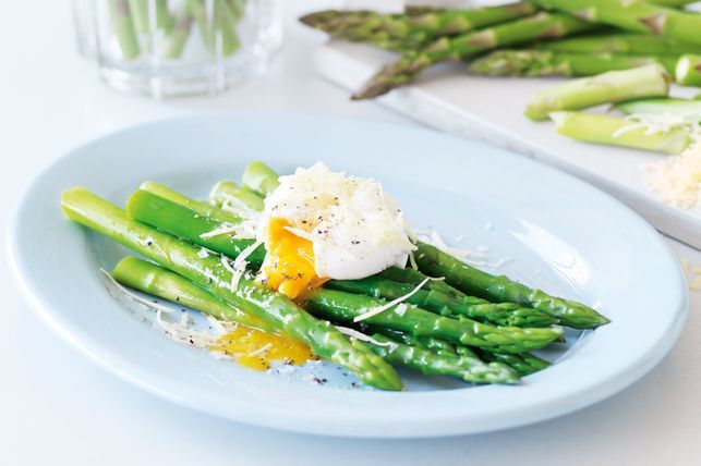 Asparagus with Poached Eggs