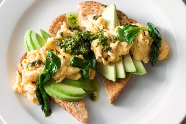 Scrambled Eggs with Pesto and Avocado